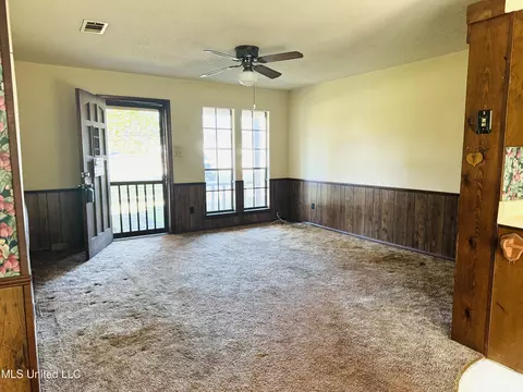 Living - 11025 Valley Forge Rd, Moss Point, MS 39562 photo 1 of 2