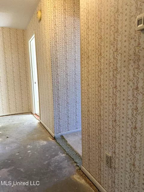 Entry Way - 11025 Valley Forge Rd, Moss Point, MS 39562 photo 1 of 1