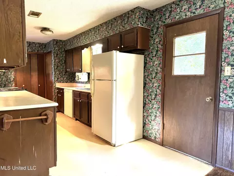 Kitchen - 11025 Valley Forge Rd, Moss Point, MS 39562 photo 1 of 4