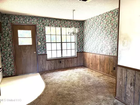 Dining - 11025 Valley Forge Rd, Moss Point, MS 39562 photo 1 of 2