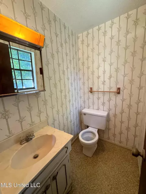 Bath - 11025 Valley Forge Rd, Moss Point, MS 39562 photo 1 of 2