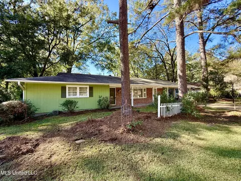 5327 Pine Lane Dr, Jackson, MS 39211