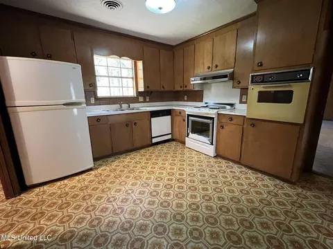 16799 Midway Rd, Terry, MS 39170 photo 7