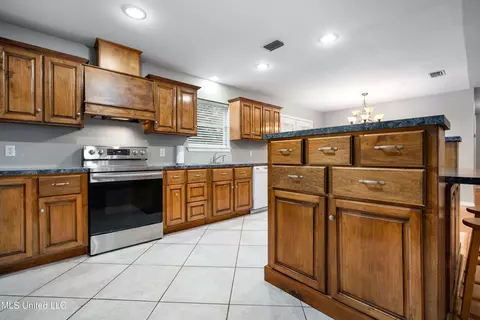 Kitchen - 159 Southern Hills Dr, Lucedale, MS 39452 photo 2 of 2