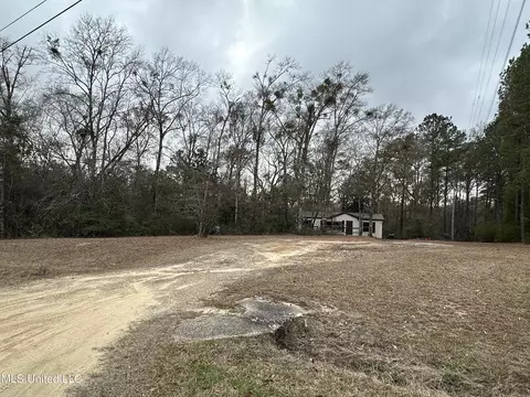17001 Lamey Ln, Biloxi, MS 39532