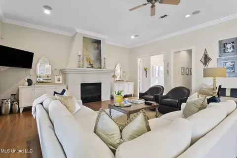 Living - 112 Bristol Dr, Madison, MS 39110 photo 2 of 2