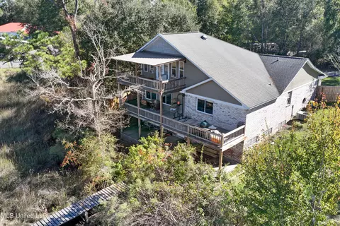 3333 Pine Cir, Ocean Springs, MS 39564