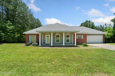 15 Blossom Cir, Purvis, MS 39475