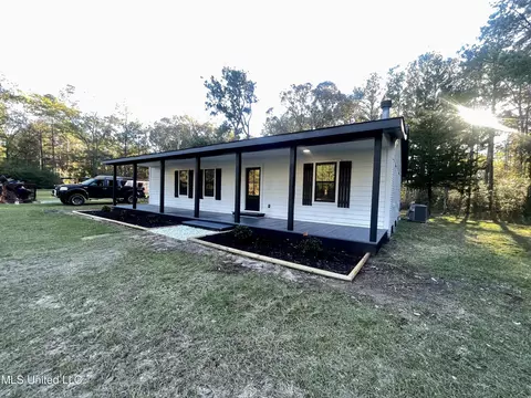 372 Flournoy Rd, Lucedale, MS 39452