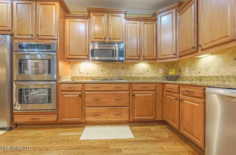 Kitchen - 4655 Bonne Terre Dr, Nesbit, MS 38651 photo 2 of 4