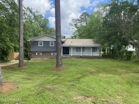 118 W Leavell Woods Dr, Jackson, MS 39212