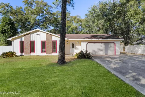 3907 Washington Ave, Pascagoula, MS 39581