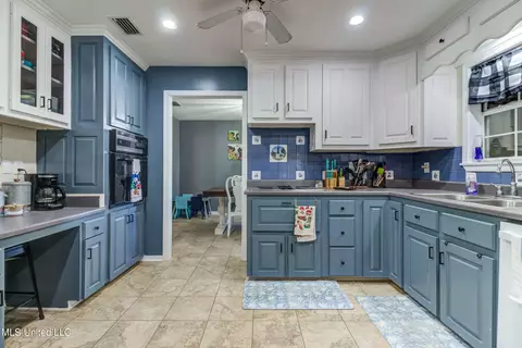 Kitchen - 206 Brushy Creek Rd, Lucedale, MS 39452 photo 4 of 8