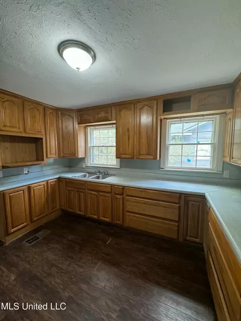 Kitchen - 4619 Manila Dr, Jackson, MS 39206 photo 1 of 4