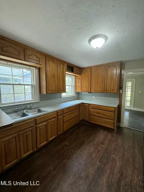 Kitchen - 4619 Manila Dr, Jackson, MS 39206 photo 3 of 4