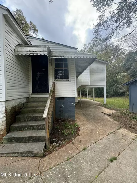 Exterior - 4619 Manila Dr, Jackson, MS 39206 photo 4 of 8