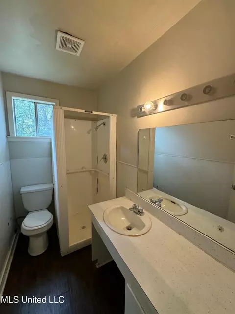 Bath - 4619 Manila Dr, Jackson, MS 39206 photo 3 of 3