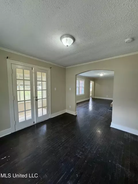 Living - 4619 Manila Dr, Jackson, MS 39206 photo 1 of 6