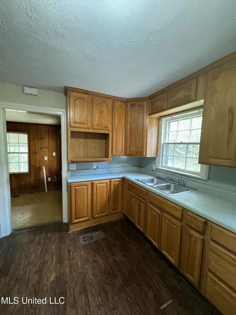 Kitchen - 4619 Manila Dr, Jackson, MS 39206 photo 4 of 4