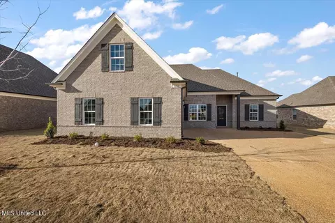 8920 Erin Banks Dr, Southaven, MS 38672