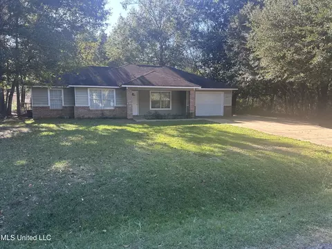 1333 Magnolia St, Ocean Springs, MS 39564