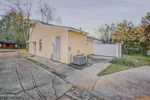 Exterior - 142 Cumberland Rd #B, Brandon, MS 39047 photo 4 of 6