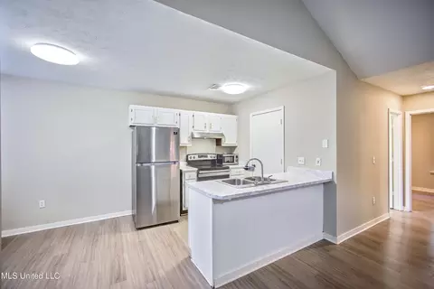 Kitchen - 142 Cumberland Rd #B, Brandon, MS 39047 photo 1 of 2