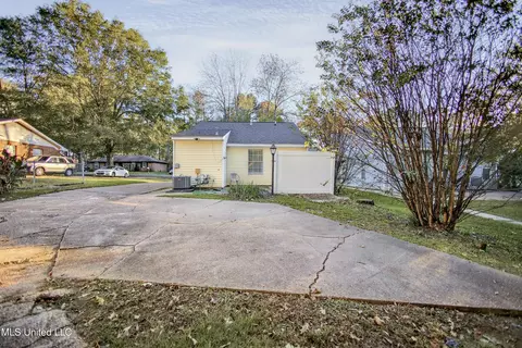 Exterior - 142 Cumberland Rd #B, Brandon, MS 39047 photo 6 of 6
