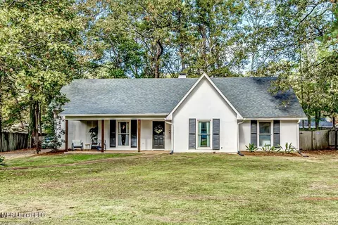 112 Redbud Trl, Brandon, MS 39047