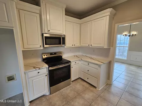 Kitchen - 338 Cherry Bark Dr, Brandon, MS 39047 photo 4 of 5