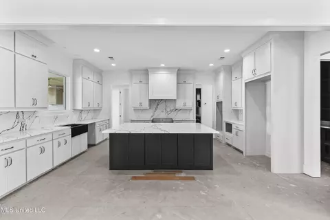 Kitchen - 102 Parson Pl, Madison, MS 39110 photo 1 of 3