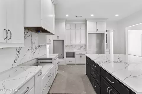Kitchen - 102 Parson Pl, Madison, MS 39110 photo 3 of 3