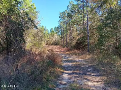 18418 Bonvillain Dr, Saucier, MS 39574