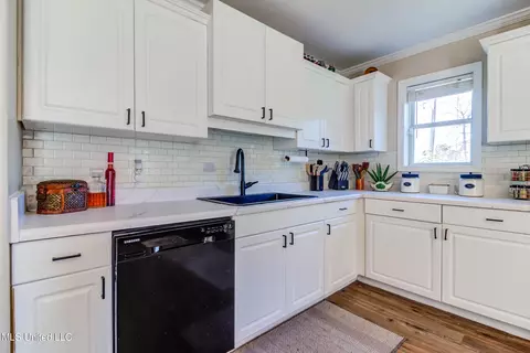 Kitchen - 421 M P Parker Rd, Perkinston, MS 39573 photo 4 of 4