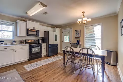 Kitchen - 421 M P Parker Rd, Perkinston, MS 39573 photo 2 of 4