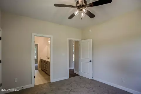 Bedroom - 9095 Bennett Trl, Hernando, MS 38632 photo 2 of 7
