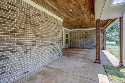Exterior - 9095 Bennett Trl, Hernando, MS 38632 photo 2 of 6