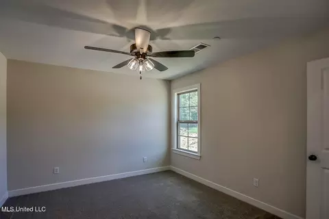 Bedroom - 9095 Bennett Trl, Hernando, MS 38632 photo 5 of 7