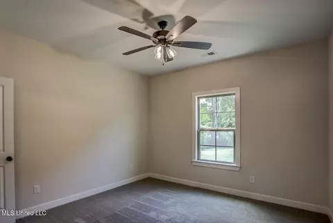 Bedroom - 9095 Bennett Trl, Hernando, MS 38632 photo 3 of 7