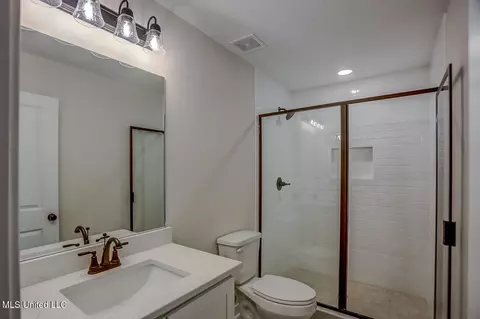 Bath - 9095 Bennett Trl, Hernando, MS 38632 photo 5 of 5