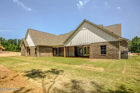 Exterior - 9095 Bennett Trl, Hernando, MS 38632 photo 4 of 6