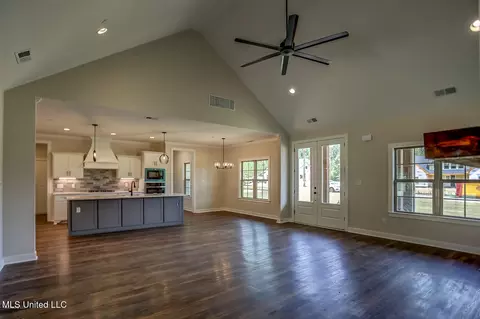 Living - 9095 Bennett Trl, Hernando, MS 38632 photo 4 of 4