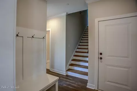 Entry Way - 9095 Bennett Trl, Hernando, MS 38632 photo 2 of 5