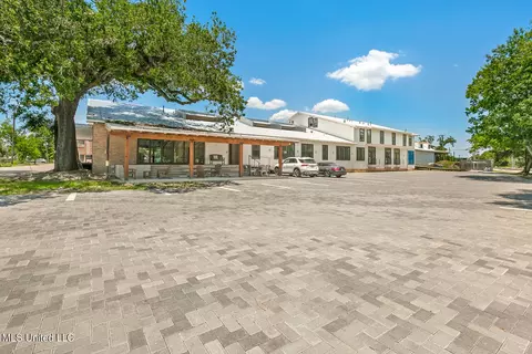 301 S Toulme St #102, Bay Saint Louis, MS 39520