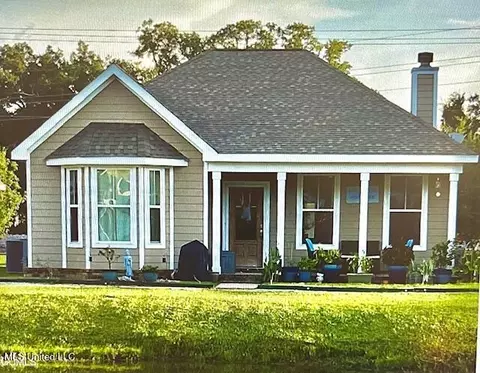 4 Sweetgrass Ln, Ocean Springs, MS 39564