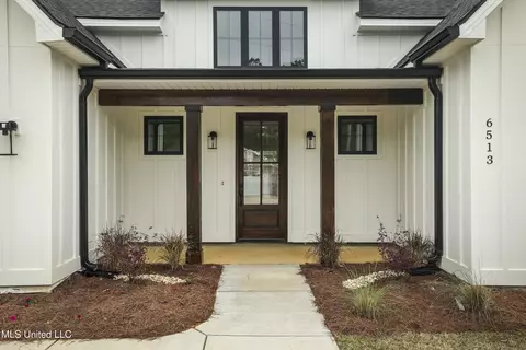6513 Kiko St, Diamondhead, MS 39525