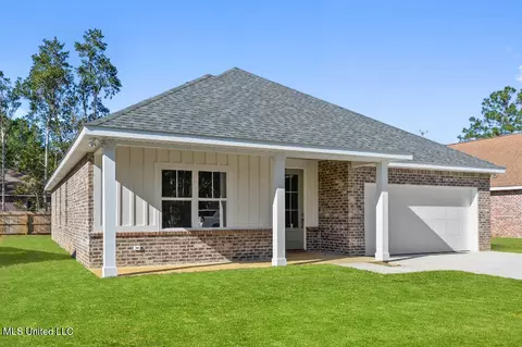 10867 Ala Moana St, Diamondhead, MS 39525