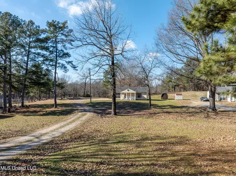 Exterior - 3305 N Robertson Rd, Nesbit, MS 38651 photo 2 of 8