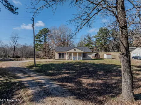 Exterior - 3305 N Robertson Rd, Nesbit, MS 38651 photo 1 of 8
