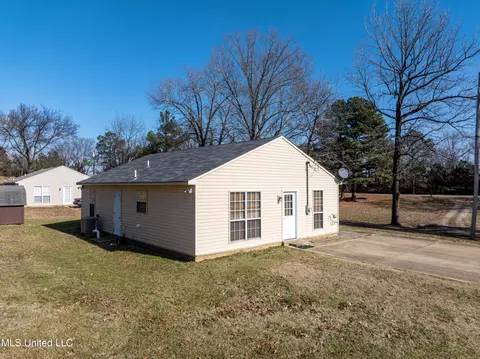 Exterior - 3305 N Robertson Rd, Nesbit, MS 38651 photo 6 of 8